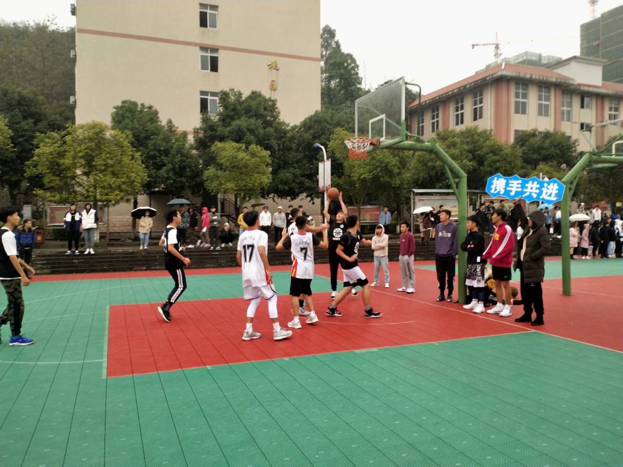 3044am永利集团与信息智能工程系开展篮球友谊赛.jpg